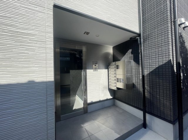 21/26 エントランス