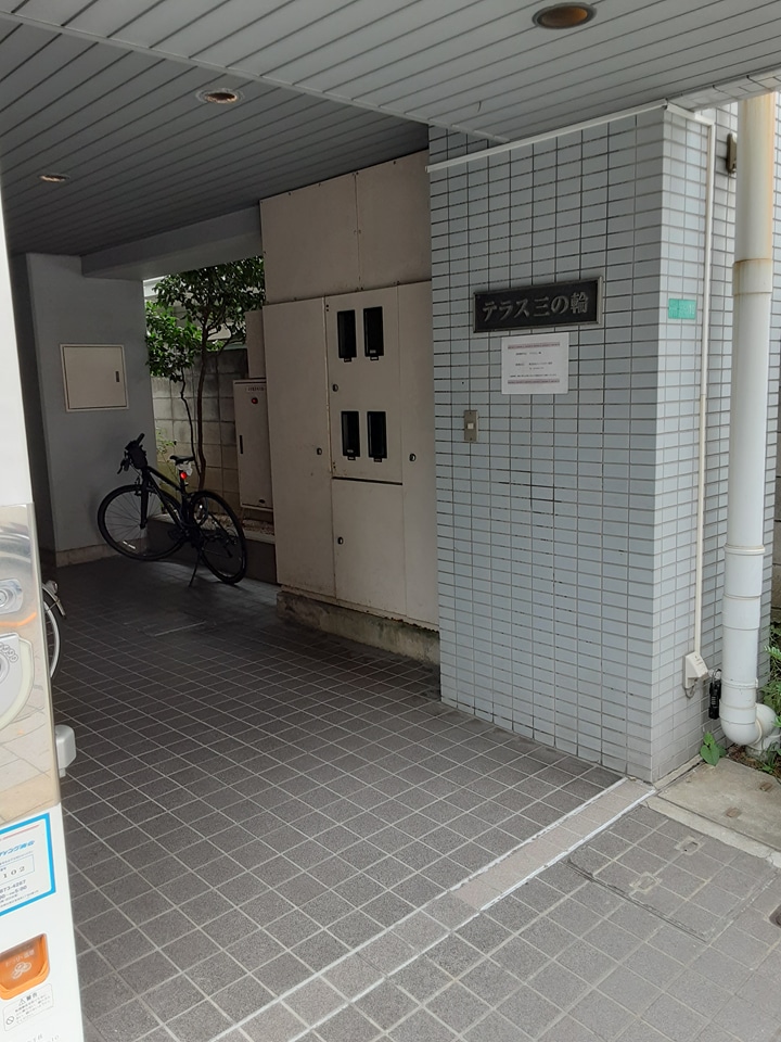 22/23 エントランス