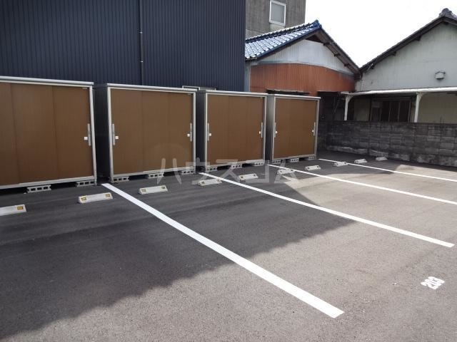 23/26 駐車場