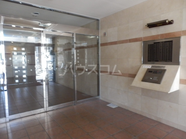 20/28 エントランス