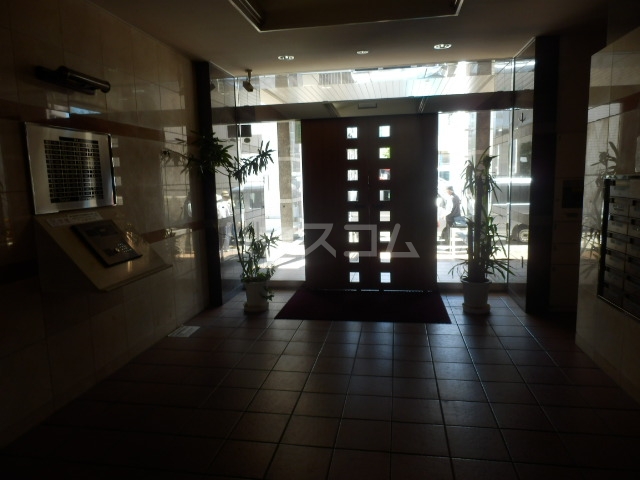 21/28 エントランス