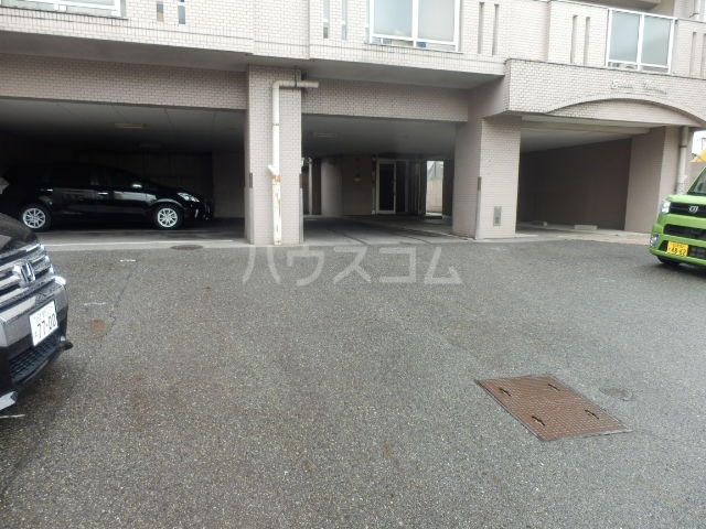20/28 駐車場