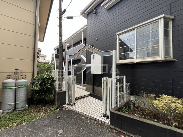 26/30 エントランス