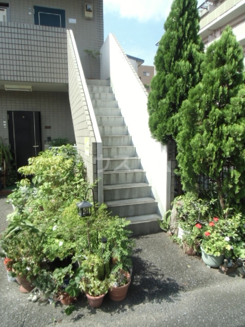 22/22 エントランス