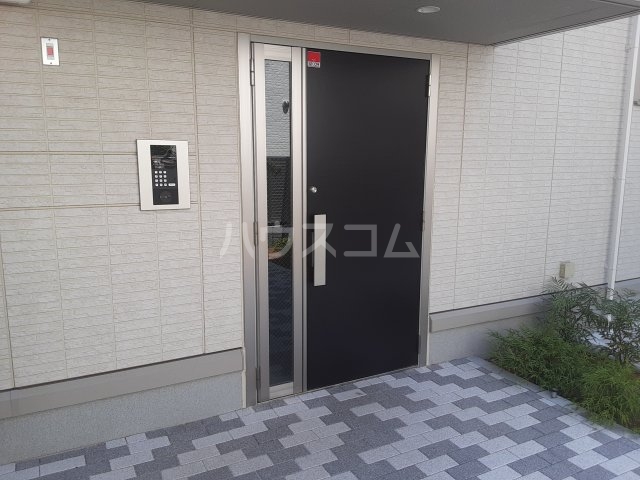 24/30 エントランス