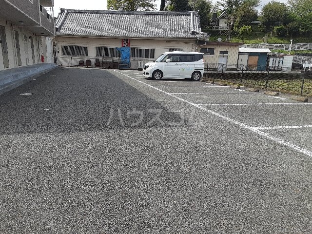 16/21 駐車場