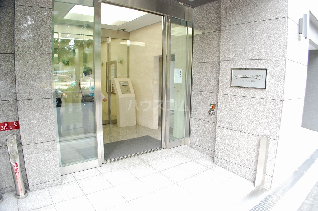 23/30 エントランス