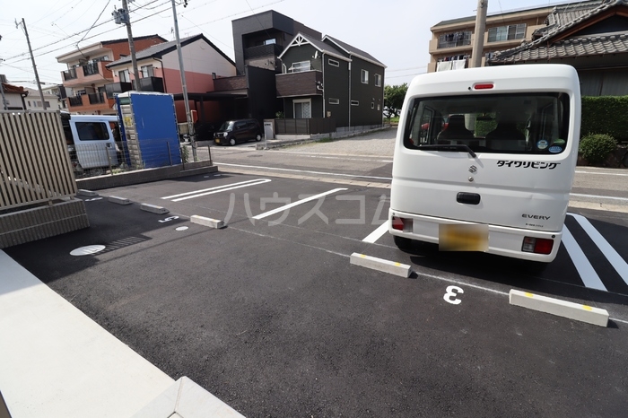 28/30 駐車場