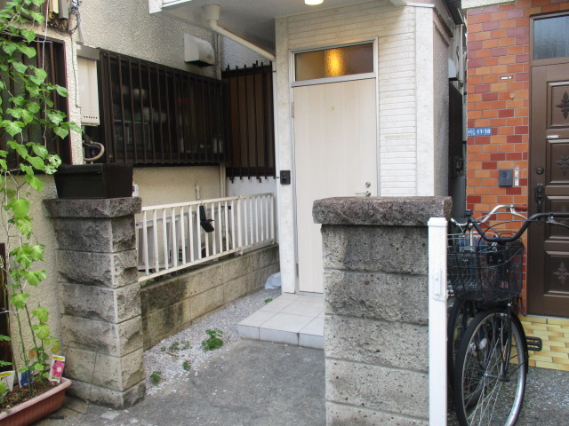 21/30 エントランス