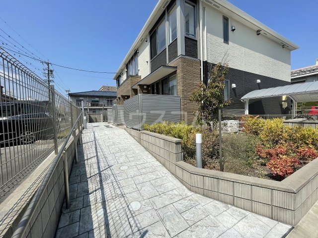 21/25 エントランス