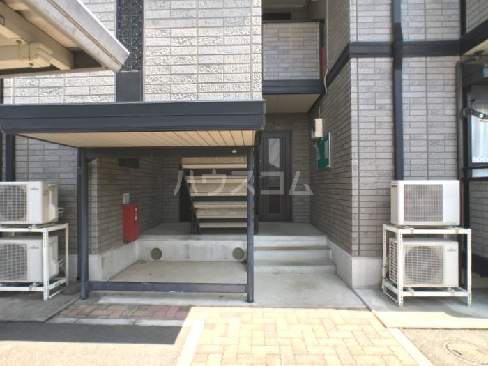 17/19 エントランス