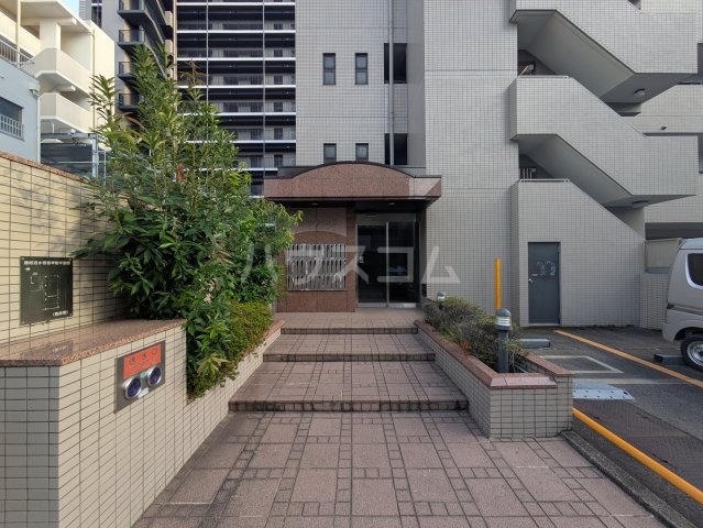 18/28 エントランス