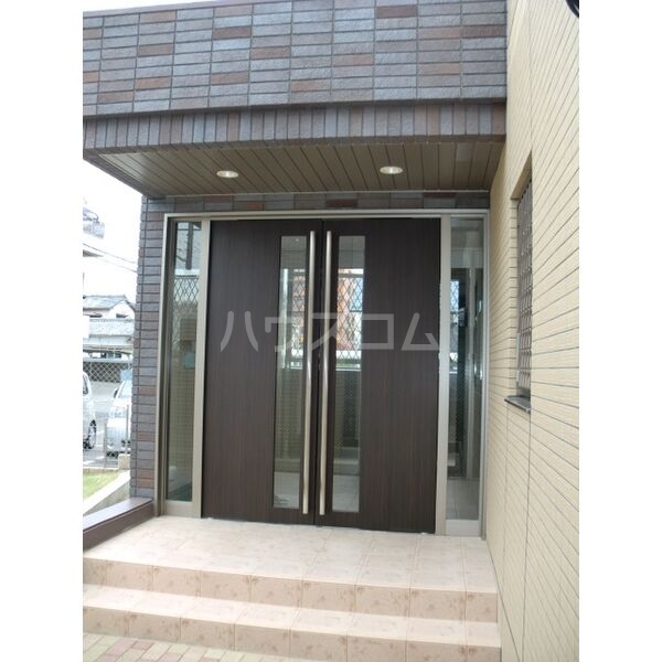 23/26 エントランス