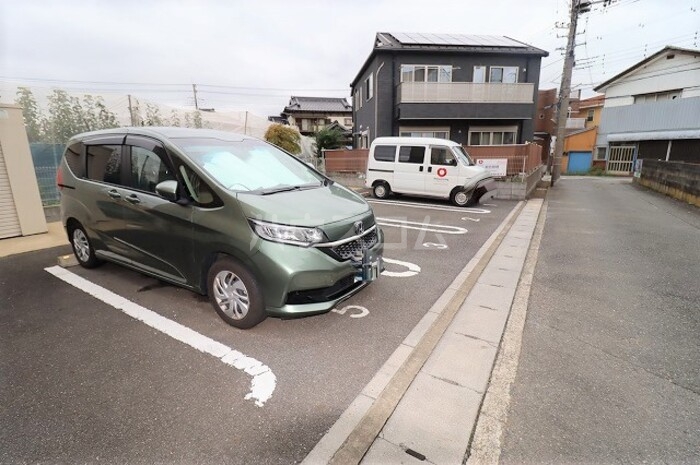 13/15 駐車場
