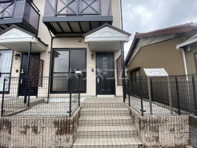 26/30 エントランス