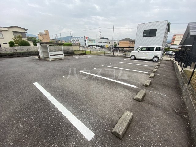 27/30 駐車場
