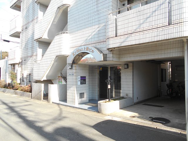 23/30 エントランス