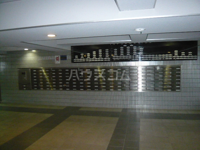 19/30 エントランス