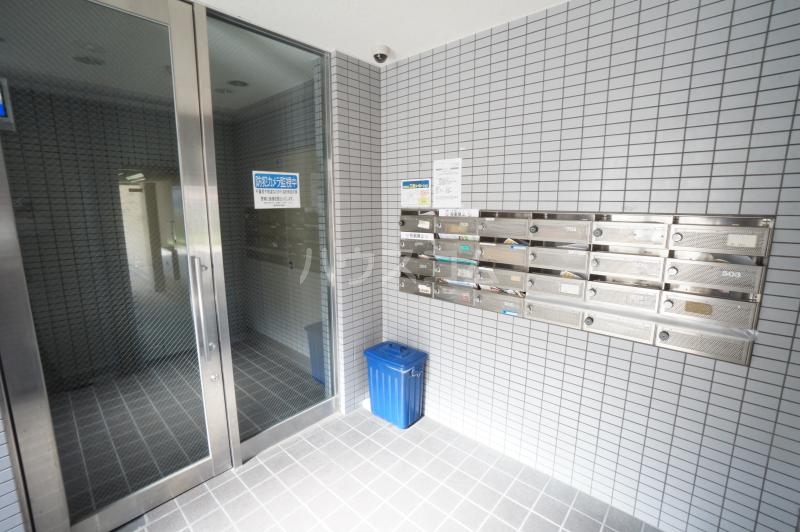 21/30 エントランス