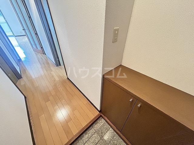 13/28 玄関