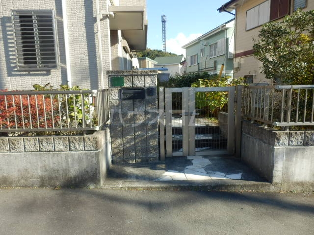 21/22 エントランス