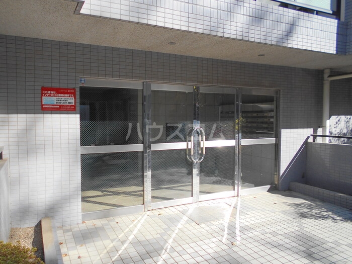 18/28 エントランス