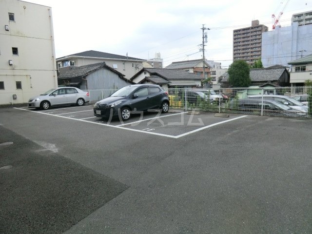 27/30 駐車場