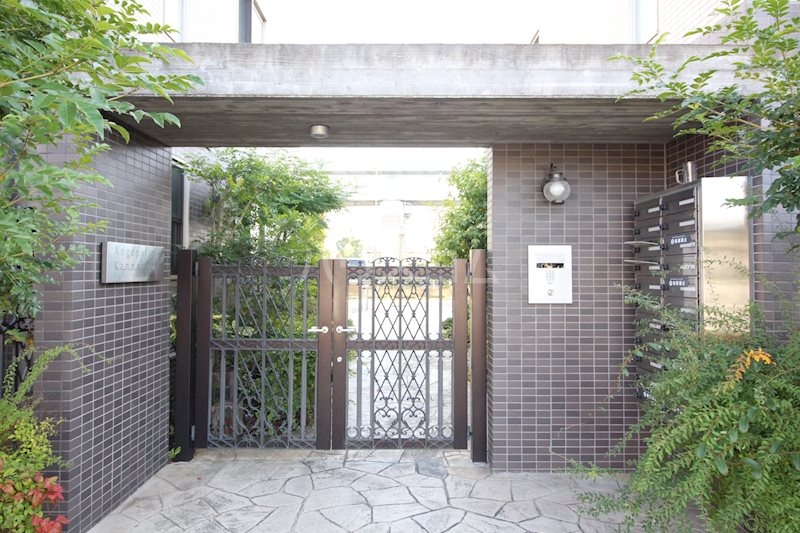 25/30 エントランス