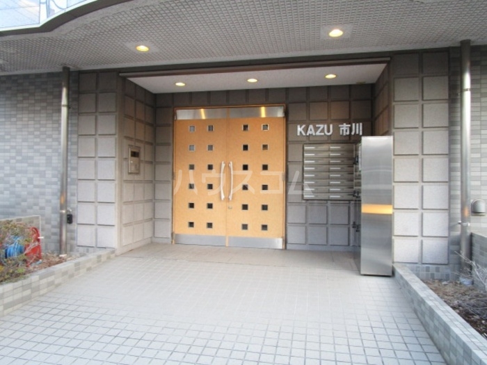 21/30 エントランス