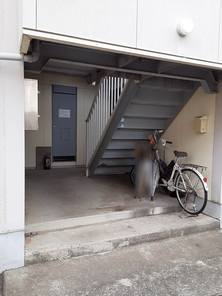 2/4 エントランス