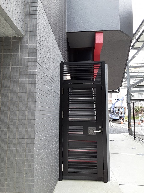 28/30 エントランス