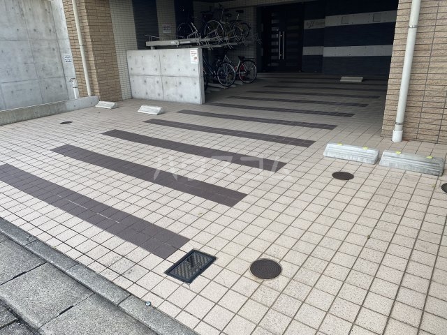 21/29 エントランス