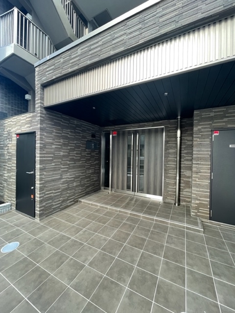 28/30 エントランス