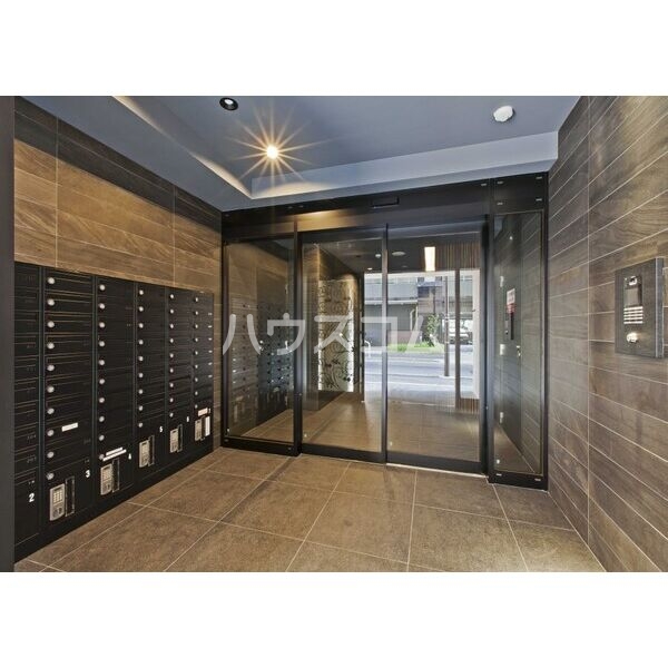 18/25 エントランス