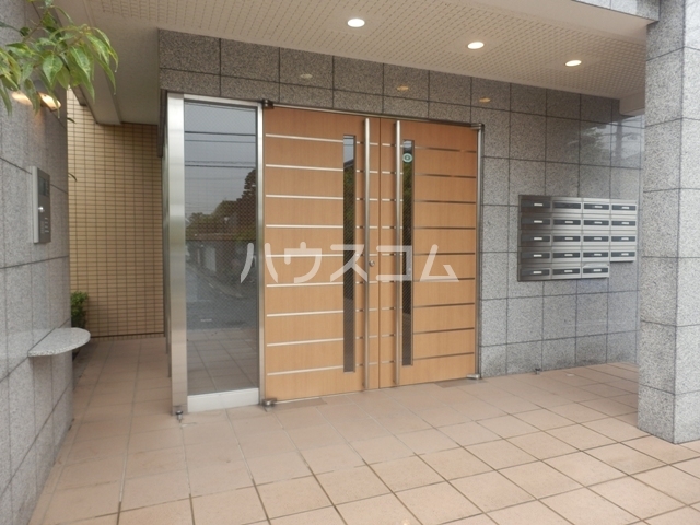 21/30 エントランス