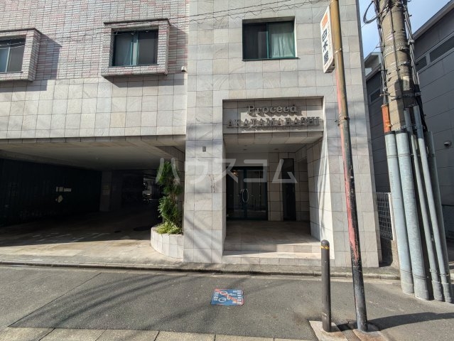 28/30 エントランス