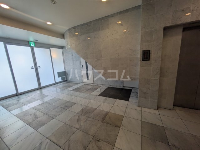 28/30 エントランス