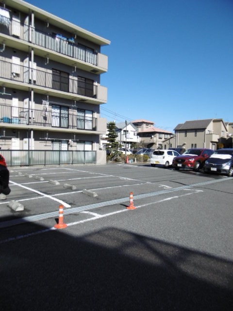 22/28 駐車場