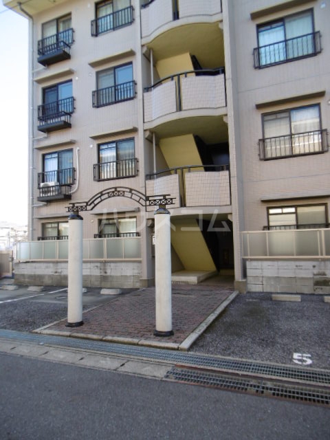 28/30 エントランス