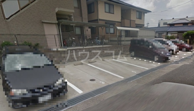 22/28 駐車場