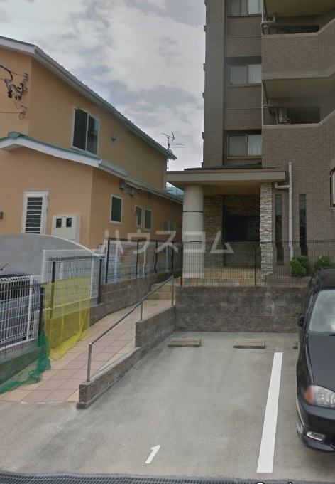 21/28 駐車場