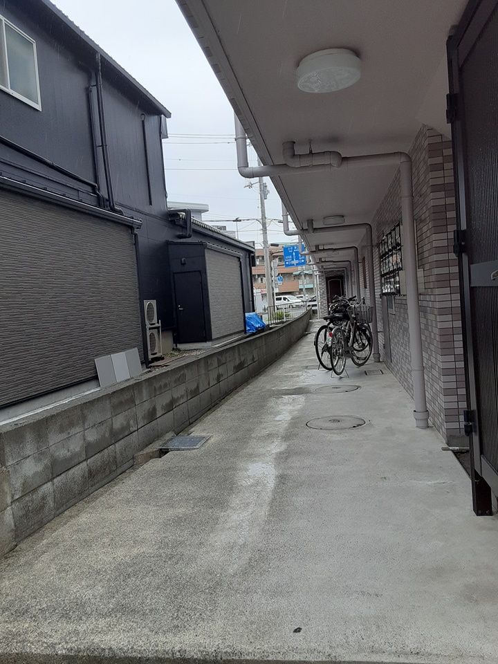 21/30 エントランス