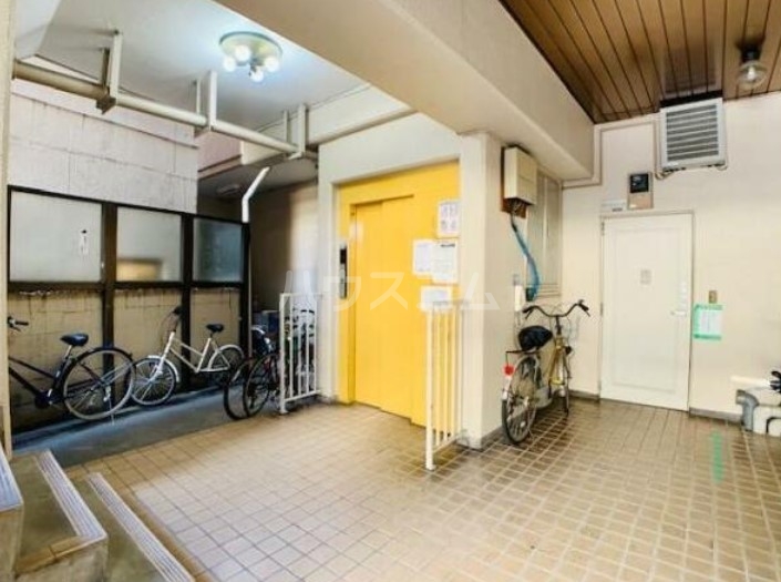 19/29 エントランス