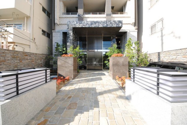 14/23 エントランス