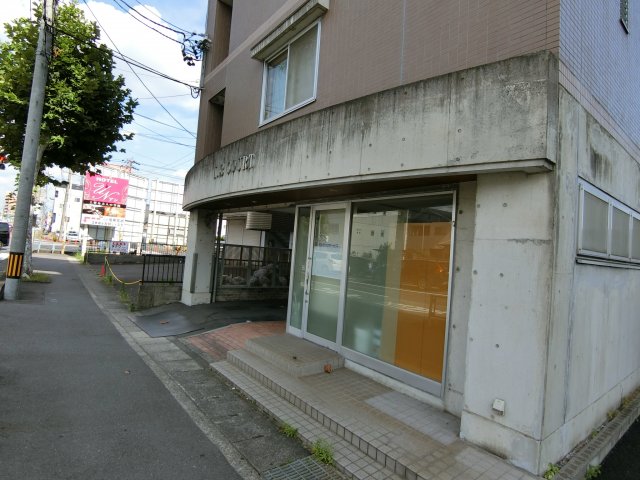 28/30 エントランス