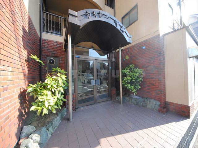 23/30 エントランス