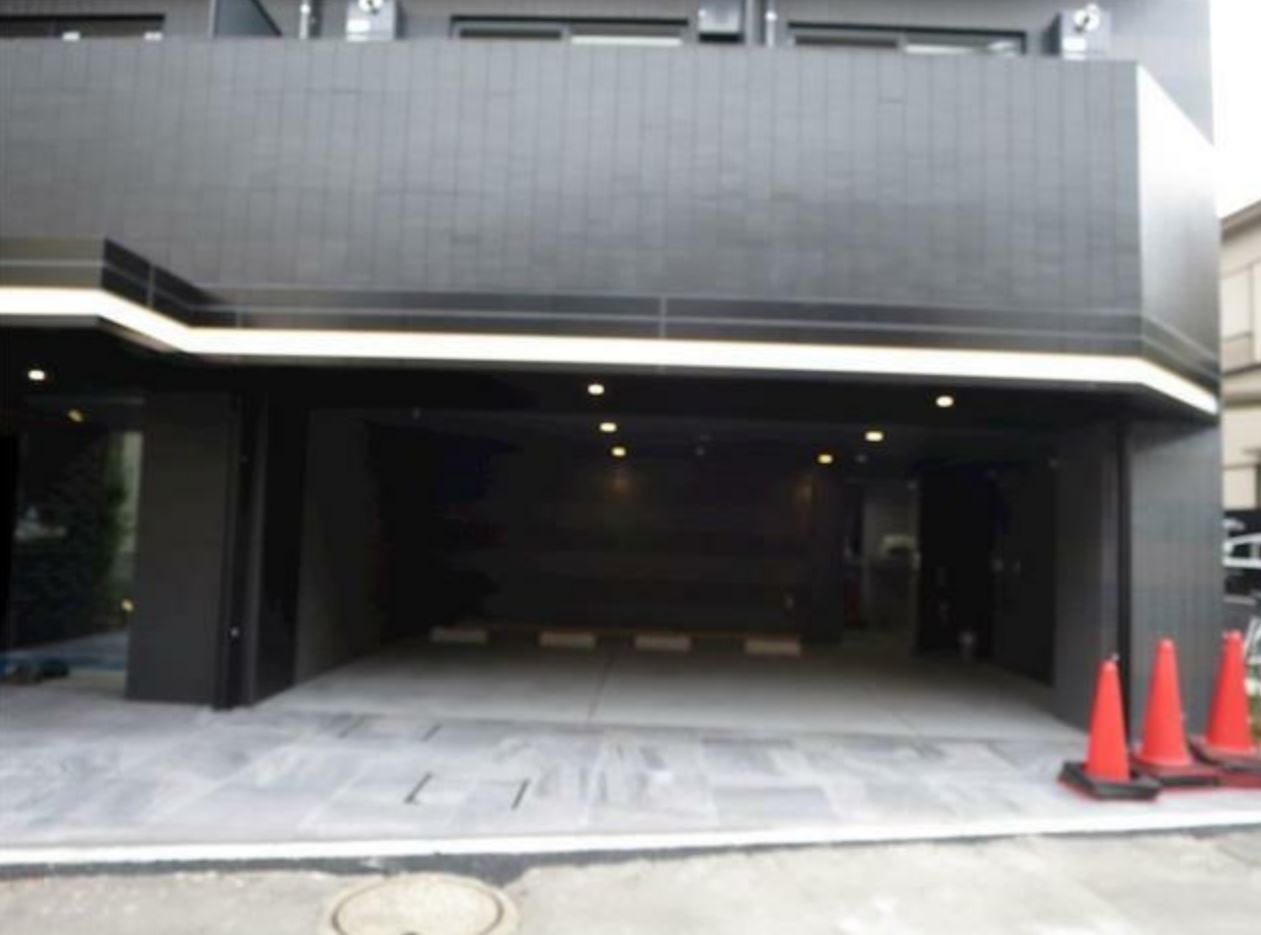 18/19 エントランス