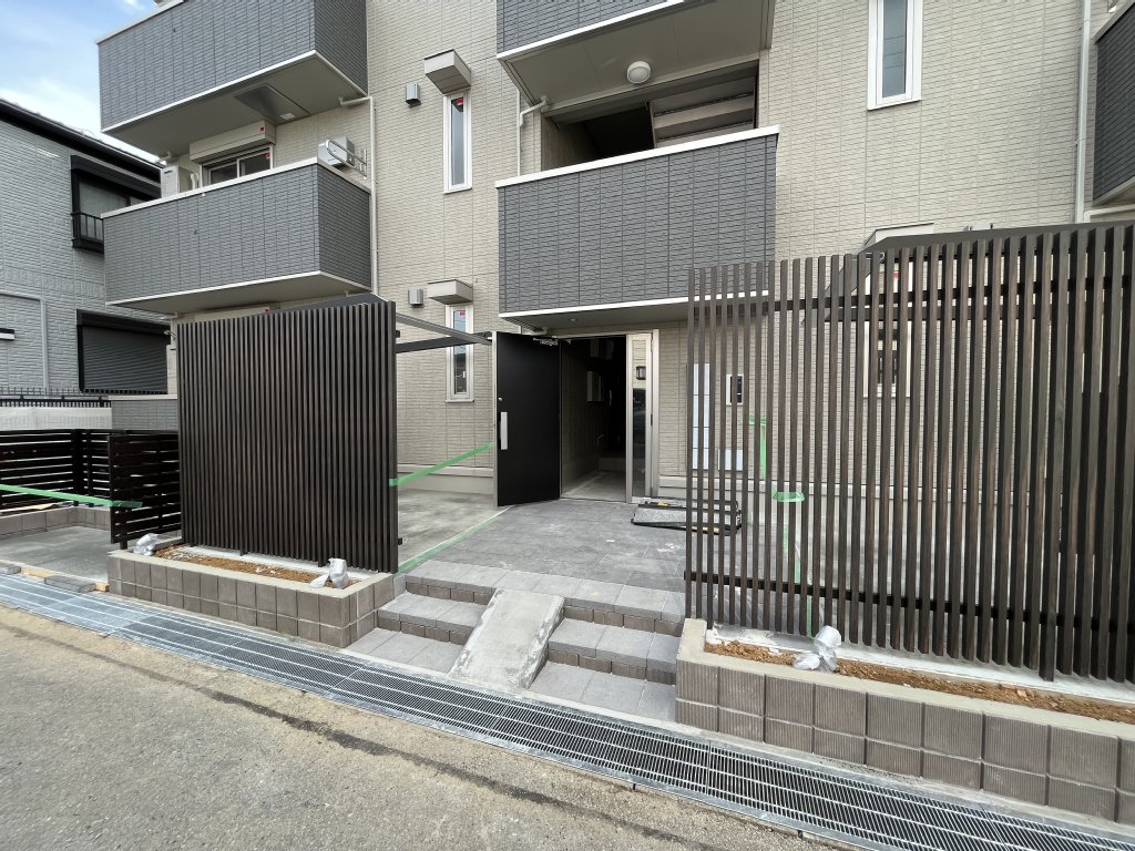 28/30 エントランス