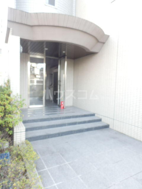 21/25 エントランス