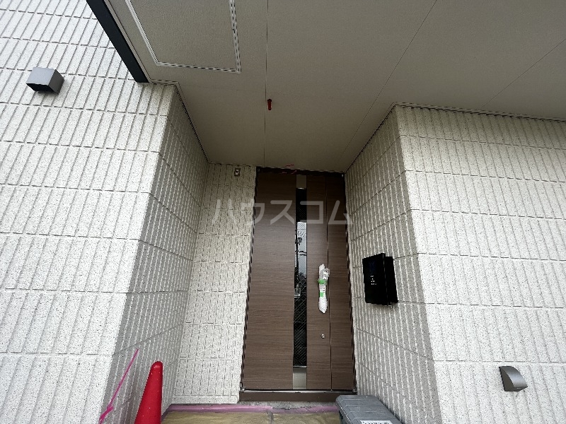 27/30 エントランス